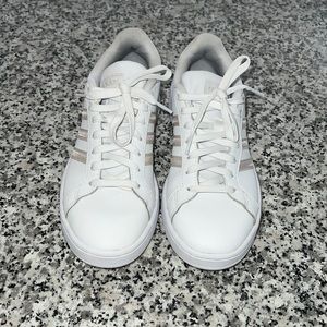 Adidas Grand Court Cloudfoam Sneaker White/Alumina (iridescent stripes) Size 8.